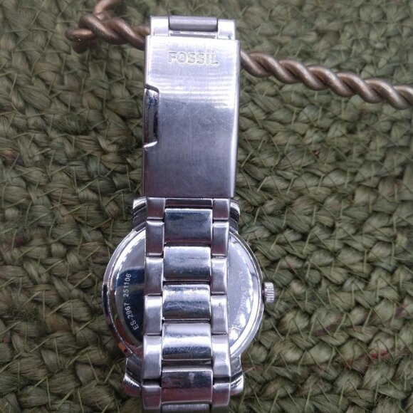 Fossil Womens Stainless Steel Analog Watch With White Dial & Crystal Accents - Picture 2 of 5